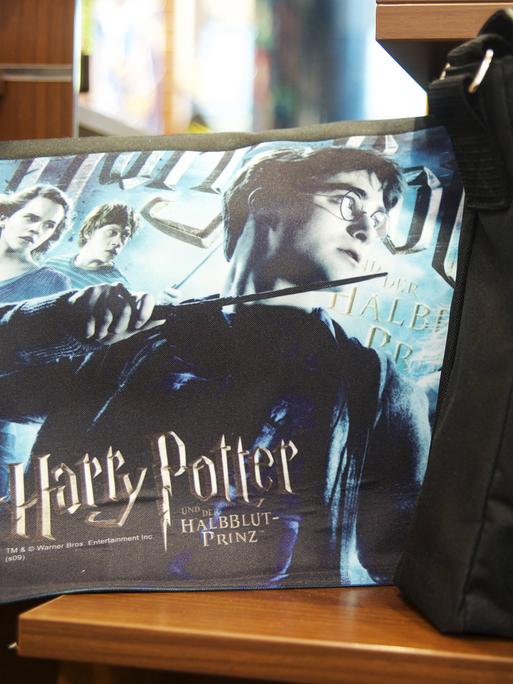 Harry Potter-Fanartikel in einem Geschäft. 