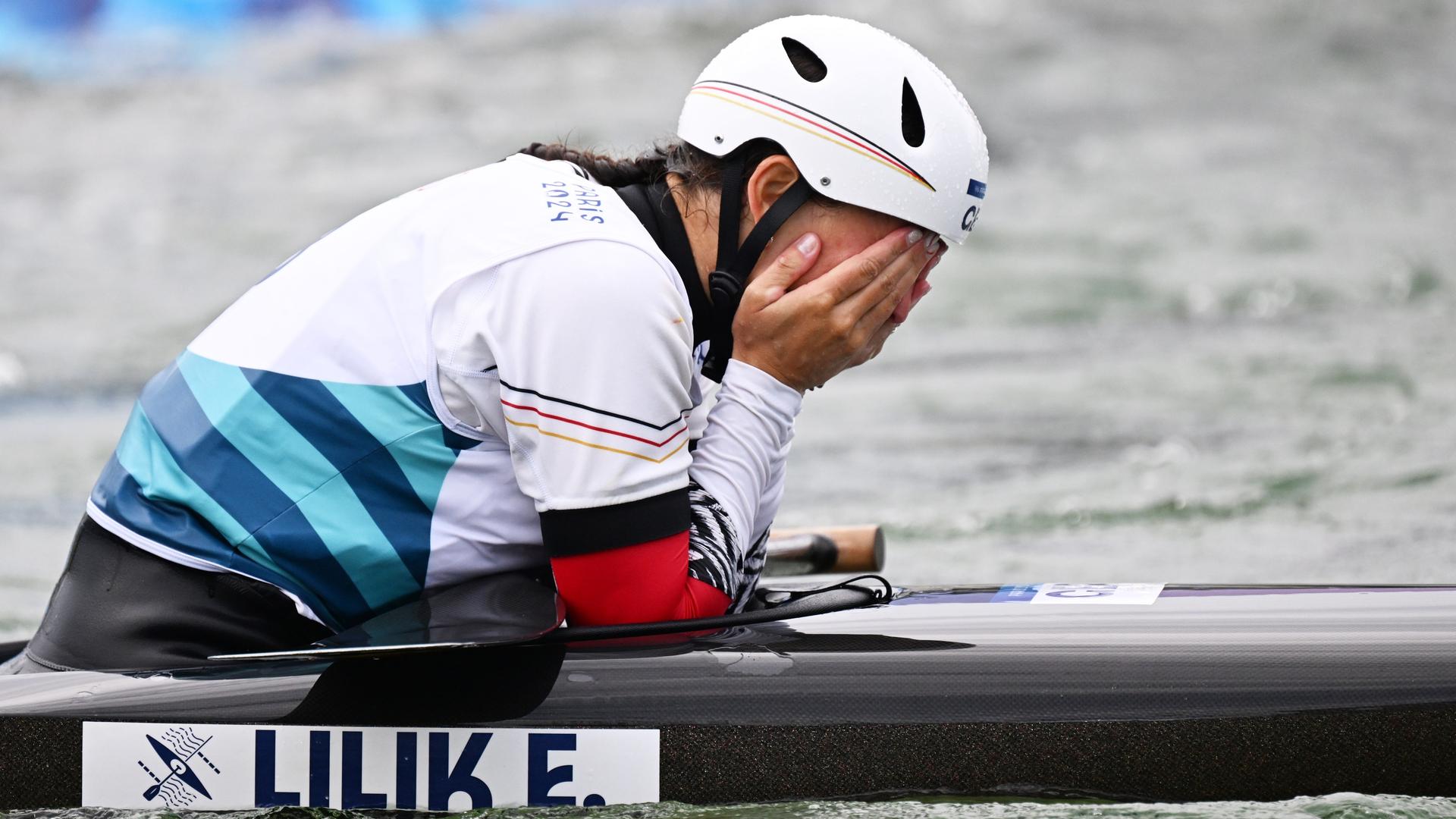 Olympia, Paris 2024, Kanu/Slalom, Damen Canadier Einer, Finale im Vaires-sur-Marne Nautical Stadium, Elena Lilik aus Deutschland reagiert nach ihrem Lauf.