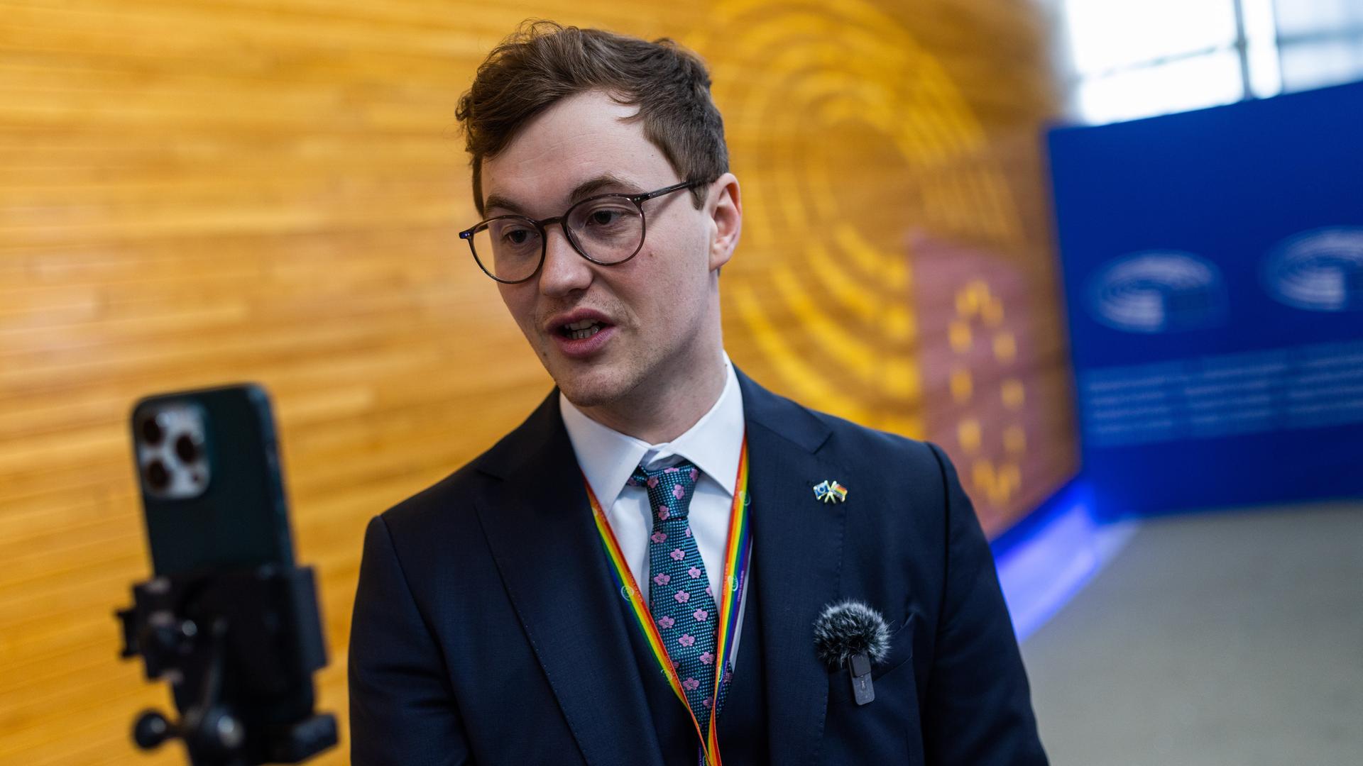Malte Lenz Gallée (Bündnis 90 / Die Grünen) im Gebäude des Europäischen Parlaments Malte Lenz Gallée (Bündnis 90 / Die Grünen) im Gebäude des Europäischen Parlaments
