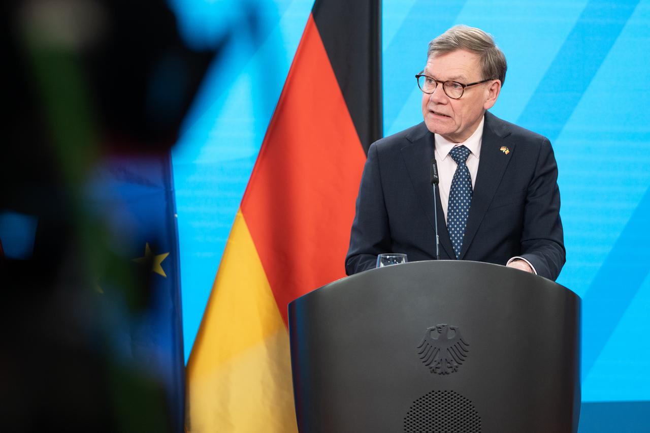 Außenminister Johann Wadephul (CDU) spricht auf einer Pressekonferenz im Auswärtigen Amt.