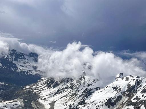 Blick auf den Felssturz in den Tiroler Bergen der Silvrettagruppe in Österreich.