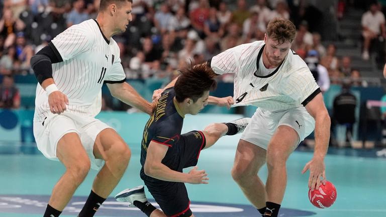 Olympische Spiele - Deutsche Handballer Besiegen Japan Mit 37:26 ...