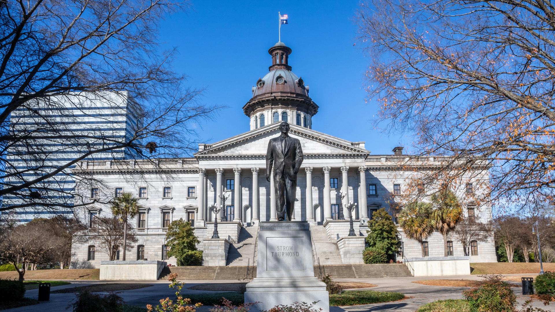 Das Foto zeigt das Kapitolgebäude in Columbia im US-Bundesstaat South Carolina.
