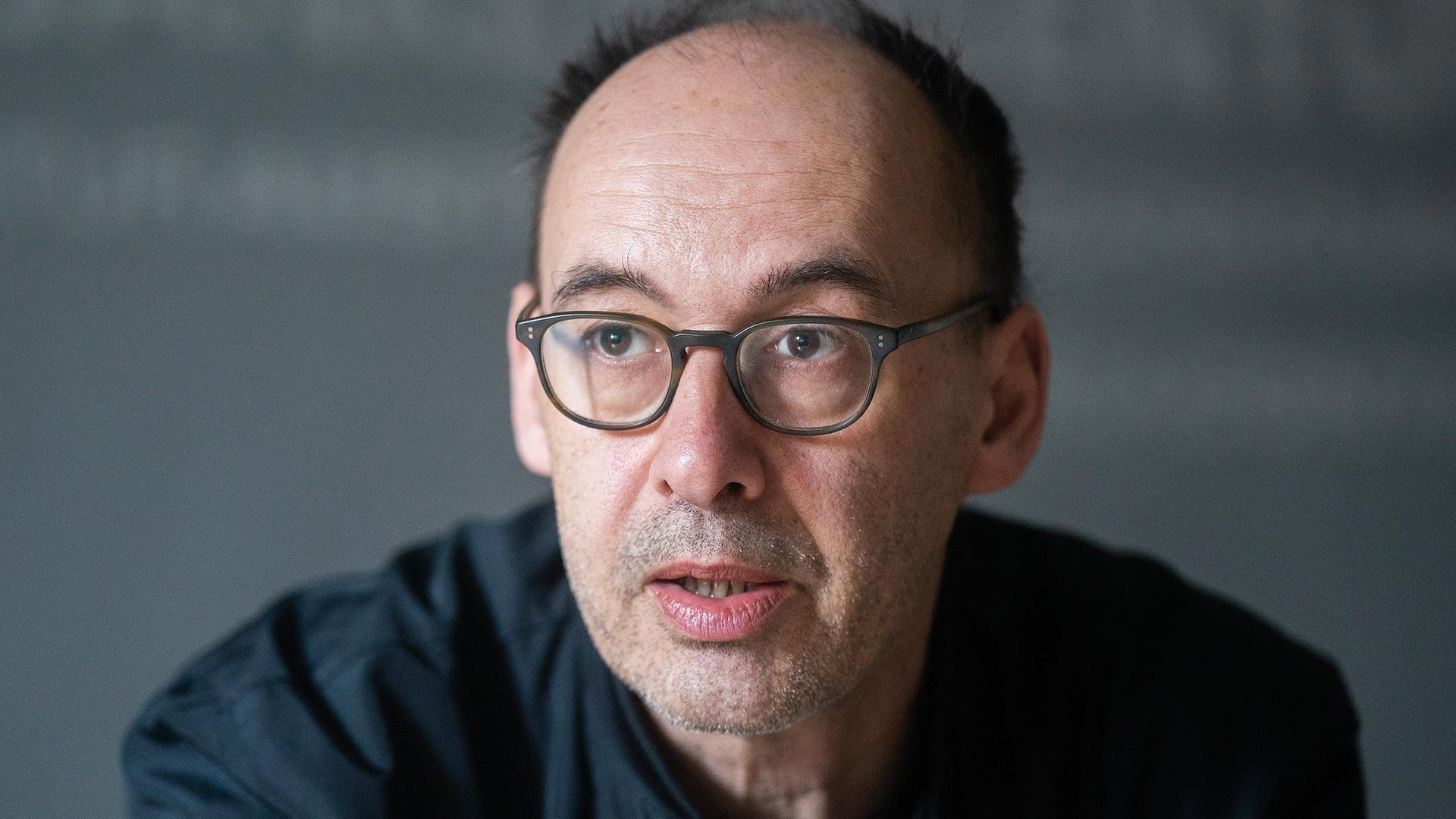 Porträt des österreichischen Journalisten und Autors Robert Misik, Wien 2021.