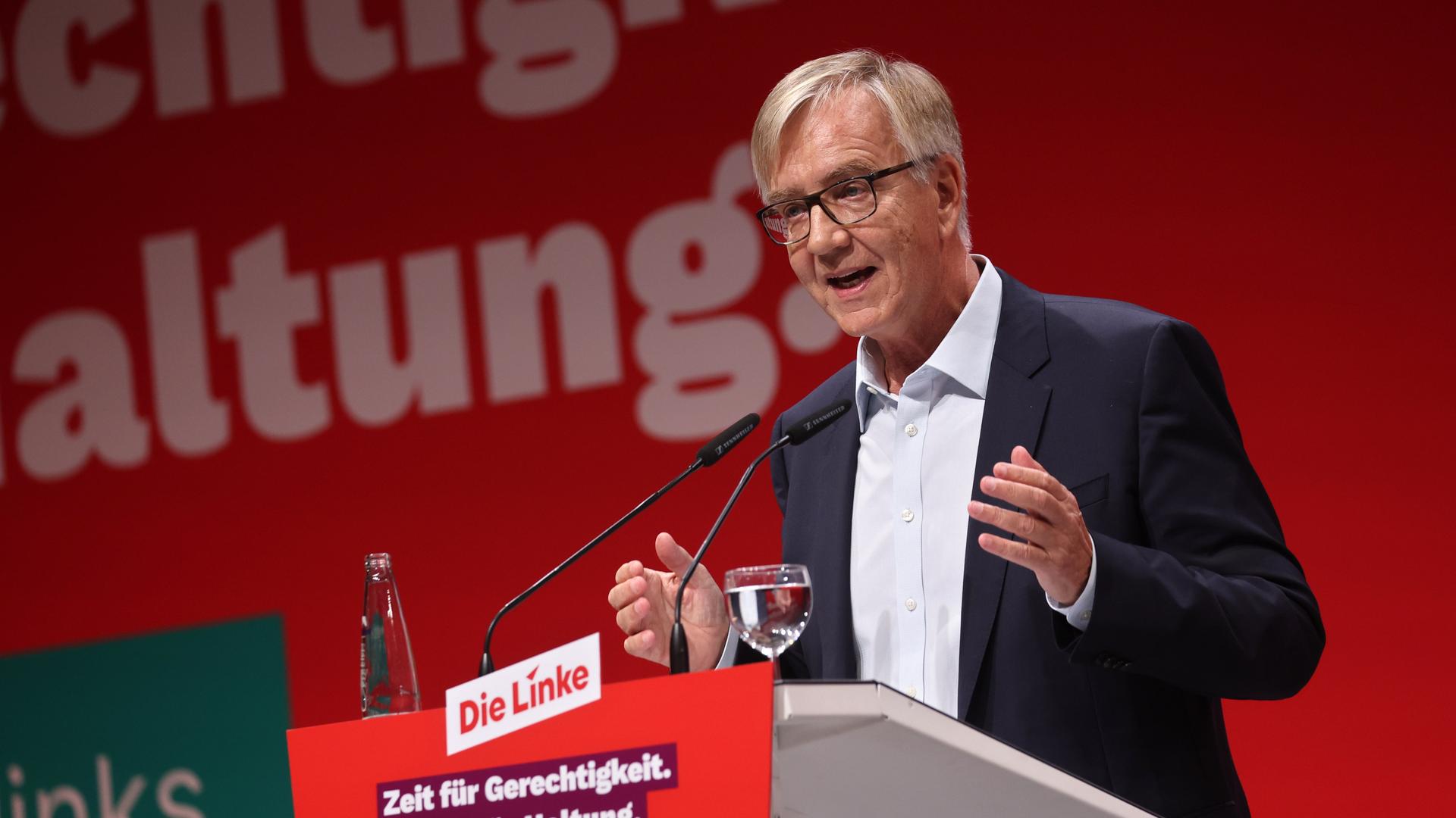 Dietmar Bartsch, Fraktionsvorsitzender der Partei Die Linke, spricht auf dem Parteitag. 