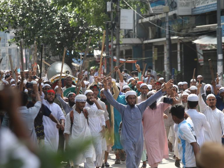 Proteste gegen Regierungschefin Sheikh Hasina Anfang August 2024 in Dhaka, Bangladesh