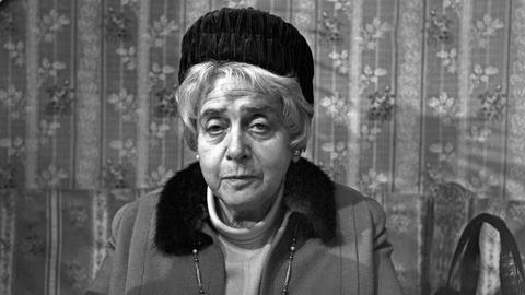 Therese Giehse 1967 im Fernsehfilm "Frank V. - Die Oper einer Privatbank" unter der Regie von Friedrich Dürrenmatt.