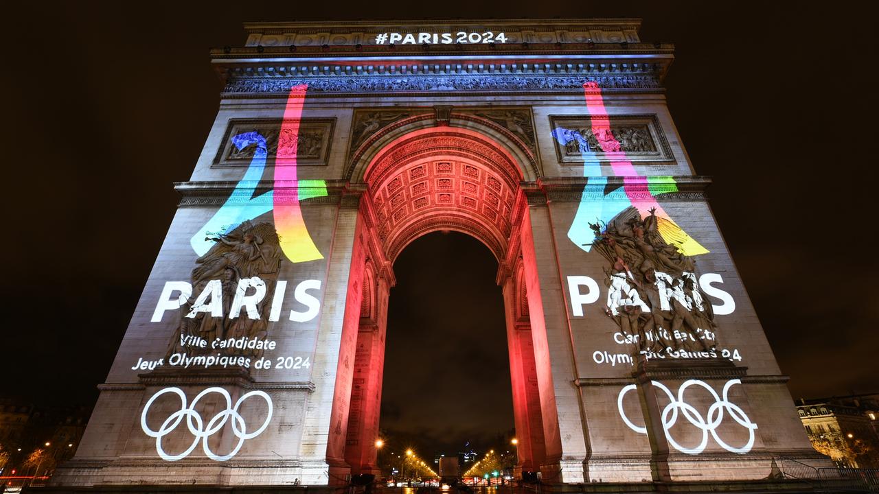 Der illuminierte Triumphbogen in Paris