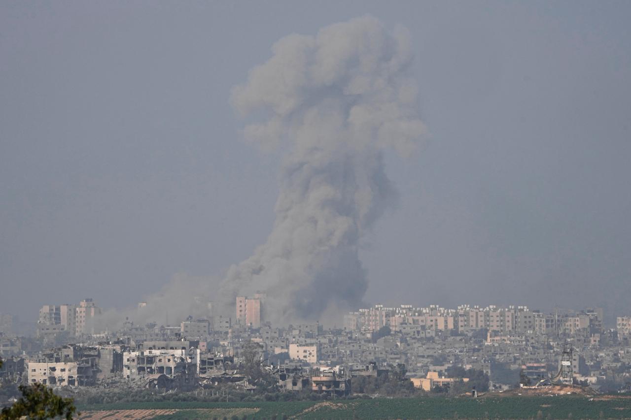 Rauch über dem Gazastreifen nach einem israelischen Luftangriff am 28.10.