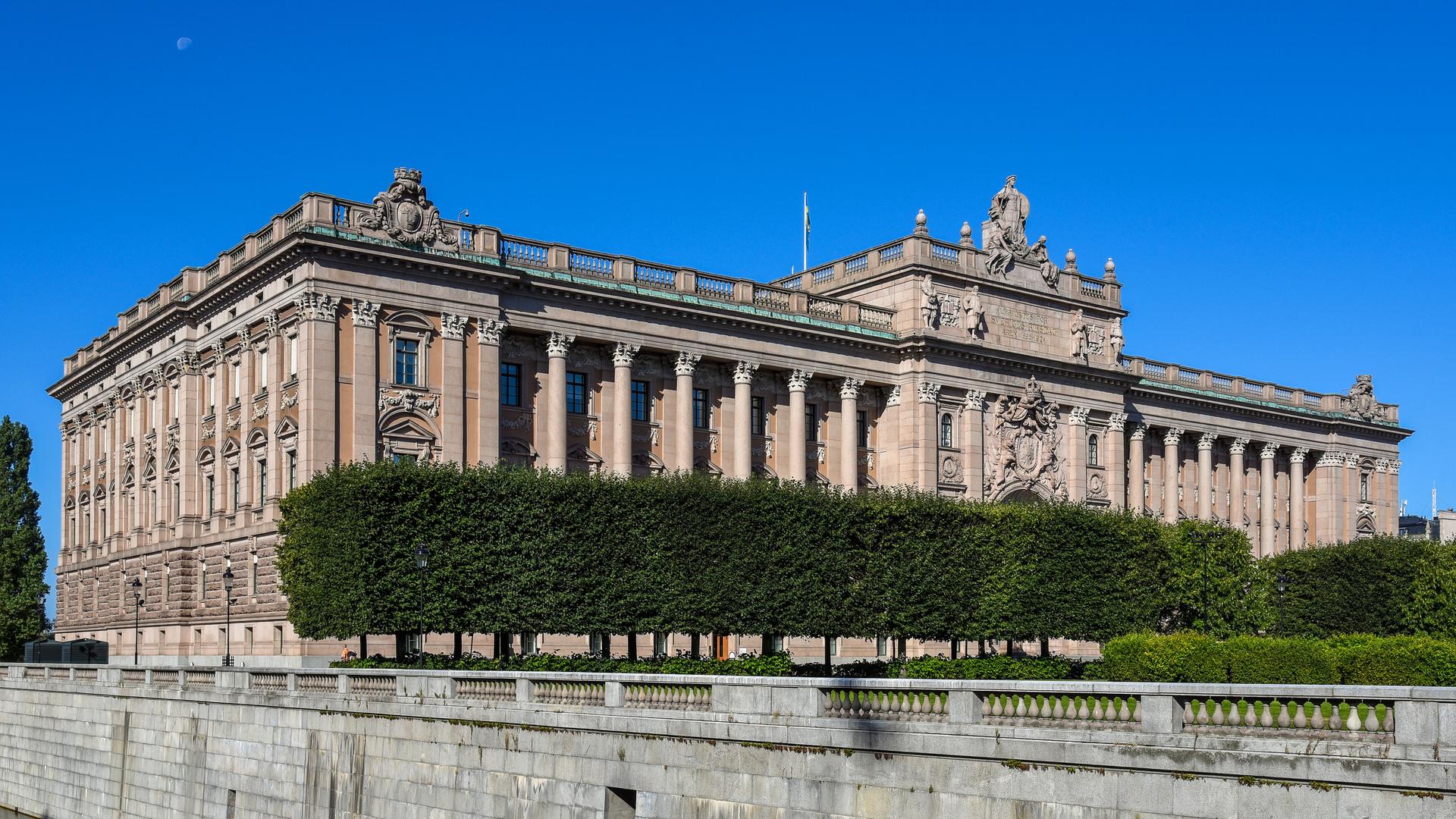 Stockholm, Schweden, das Riksdagshuset (Reichstagsgebäude) ist der Sitz des schwedischen Reichstages. Stockholm, Schweden, das Riksdagshuset (Reichstagsgebäude) ist der Sitz des schwedischen Reichstages.