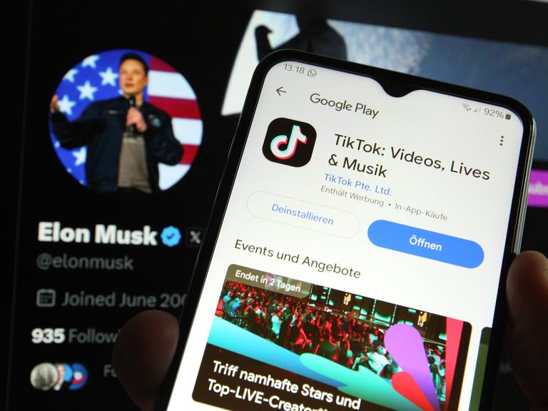 Screen mit dem X-Account von Elon Musk, daneben Handyscreen mit Tiktok-App 