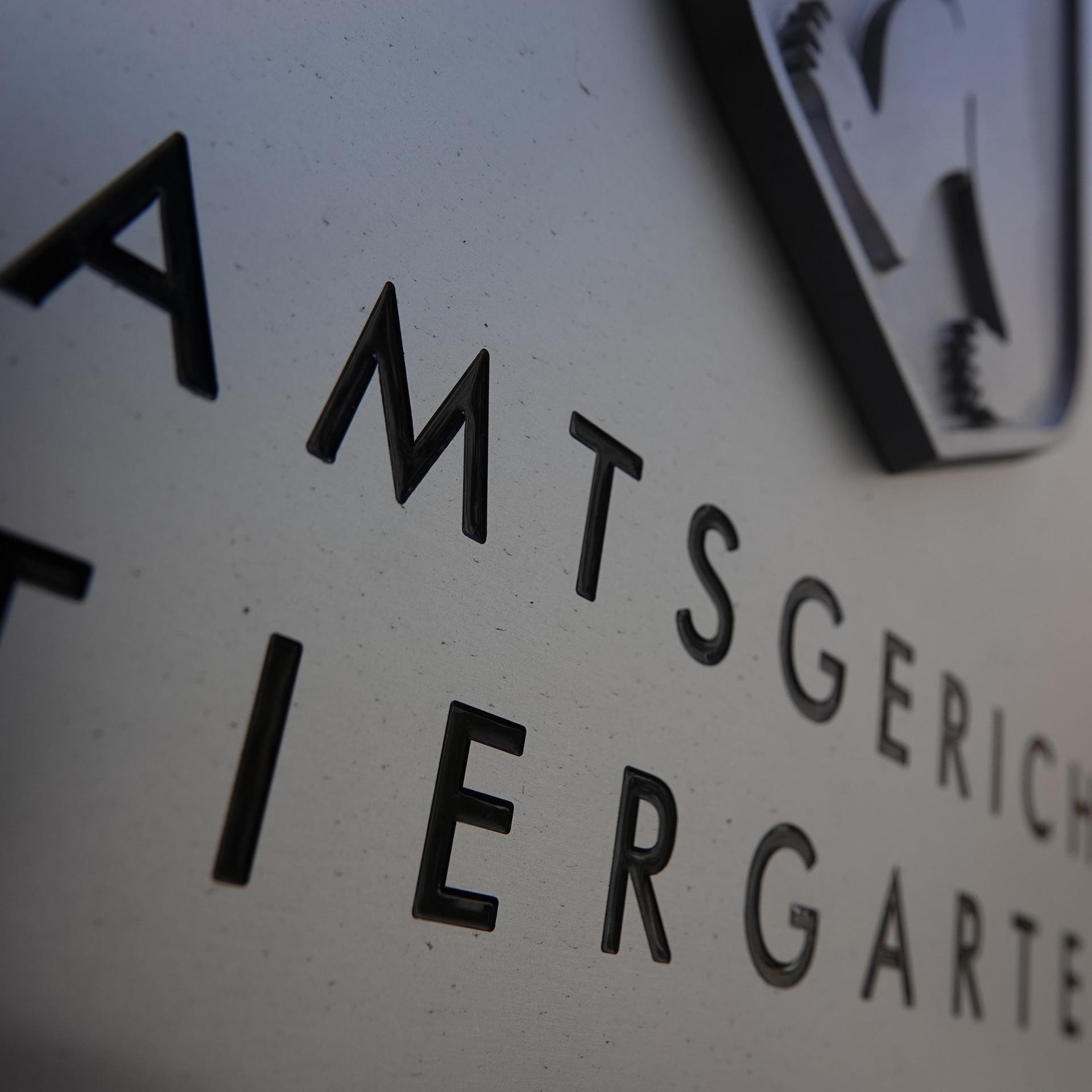 Der Eingang vom Amtsgericht Tiergarten mit dem Schriftzug des Gerichts.