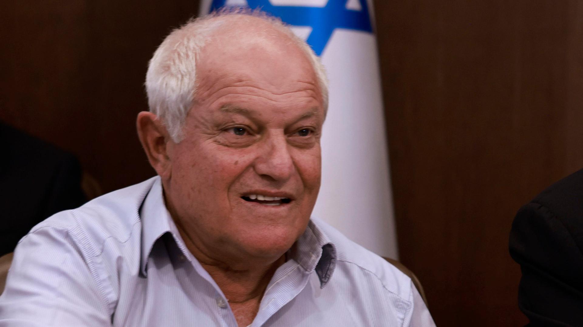 Der israelische Tourismusminister Haim Katz lächelt in die Kamera. Der israelische Tourismusminister Haim Katz lächelt in die Kamera.