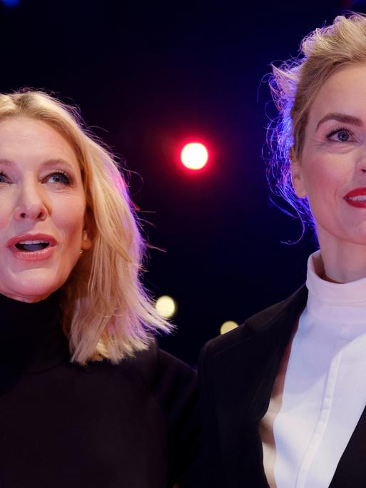 Die Schauspielerinnen Cate Blanchett und Nina Hoss auf dem roten Teppich bei der Berlinale. 