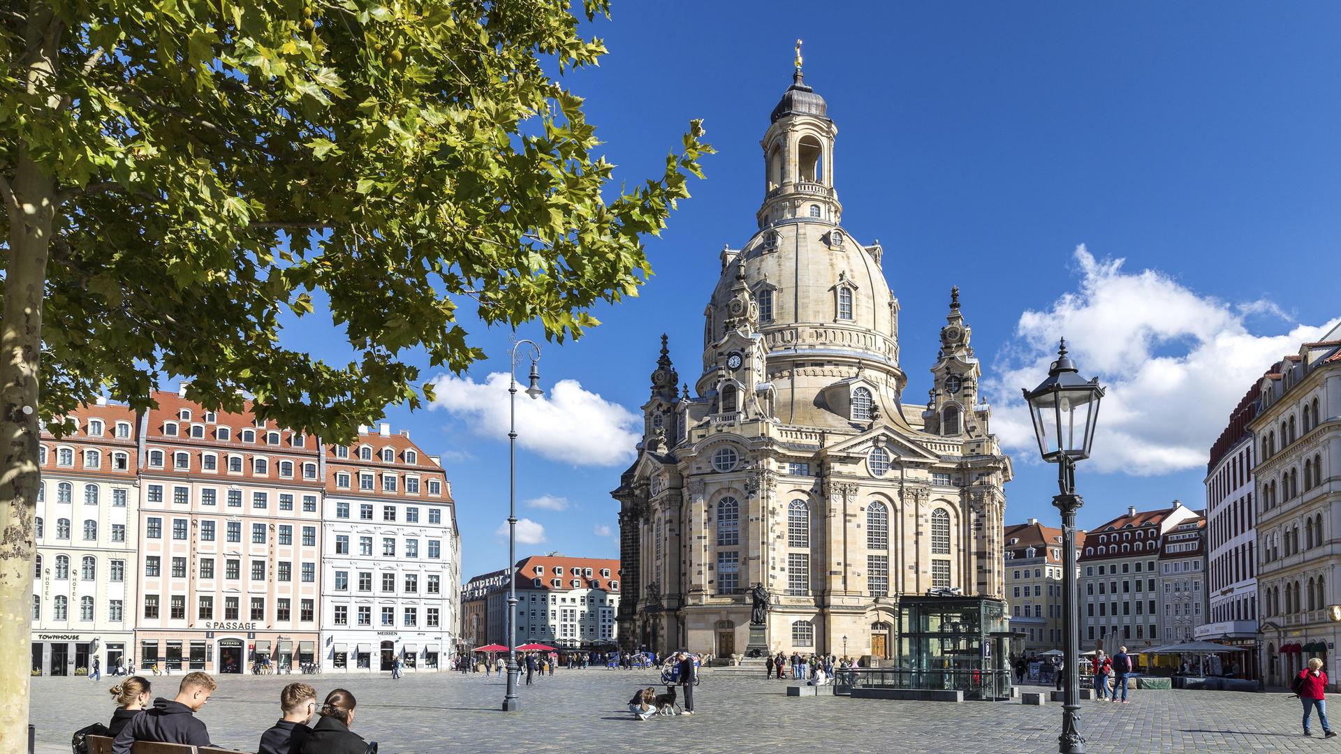 Die Frauenkirche am Neumarkt von Dresden heute. Die Frauenkirche am Neumarkt von Dresden heute.