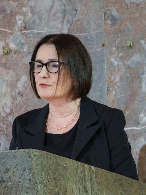 Irina Scherbakowa, Gründungsmitglied der Menschenrechtsorganisation Memorial, im Oktober 2024 während einer Rede