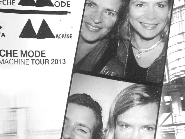 Die Schwestern Ulrike und Gesa Ufer auf einem Fotoautomatenbild, auf einer Konzertkarte von Depeche Mode von 2013.