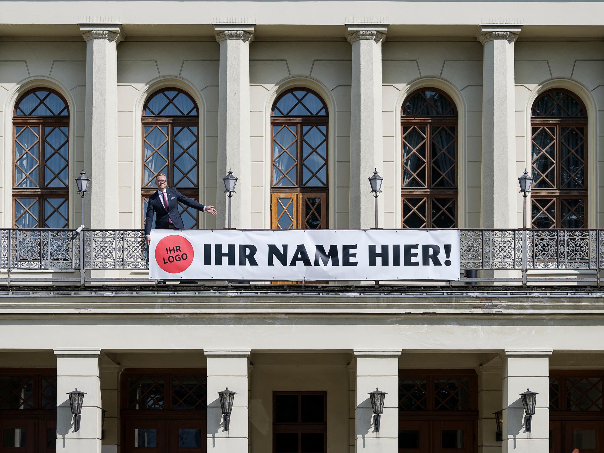 Intendant Daniel Morgenroth auf dem Balkon des Theaters in Görlitz.