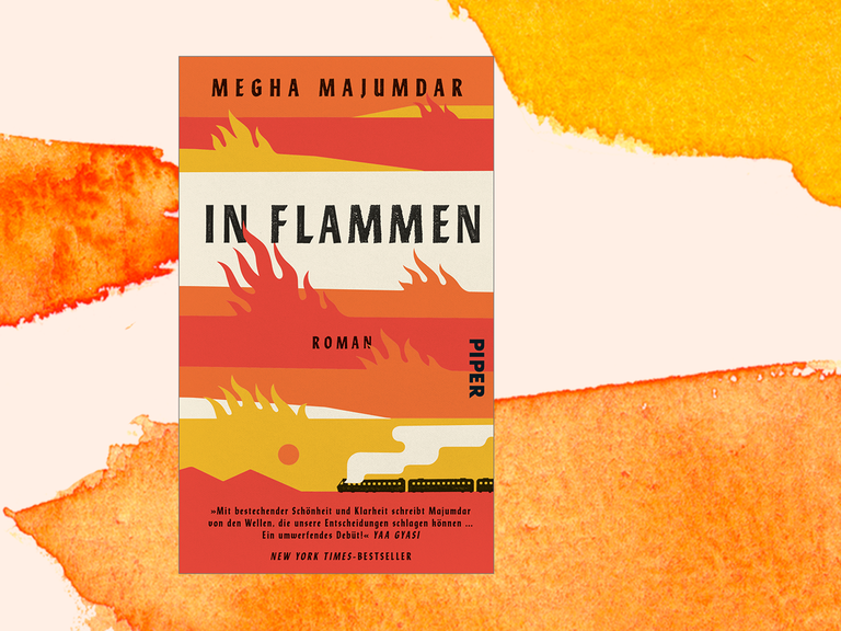 Das Cover von Megha Majumdars "In Flammen" vor einem orange-weißen Hintergrund