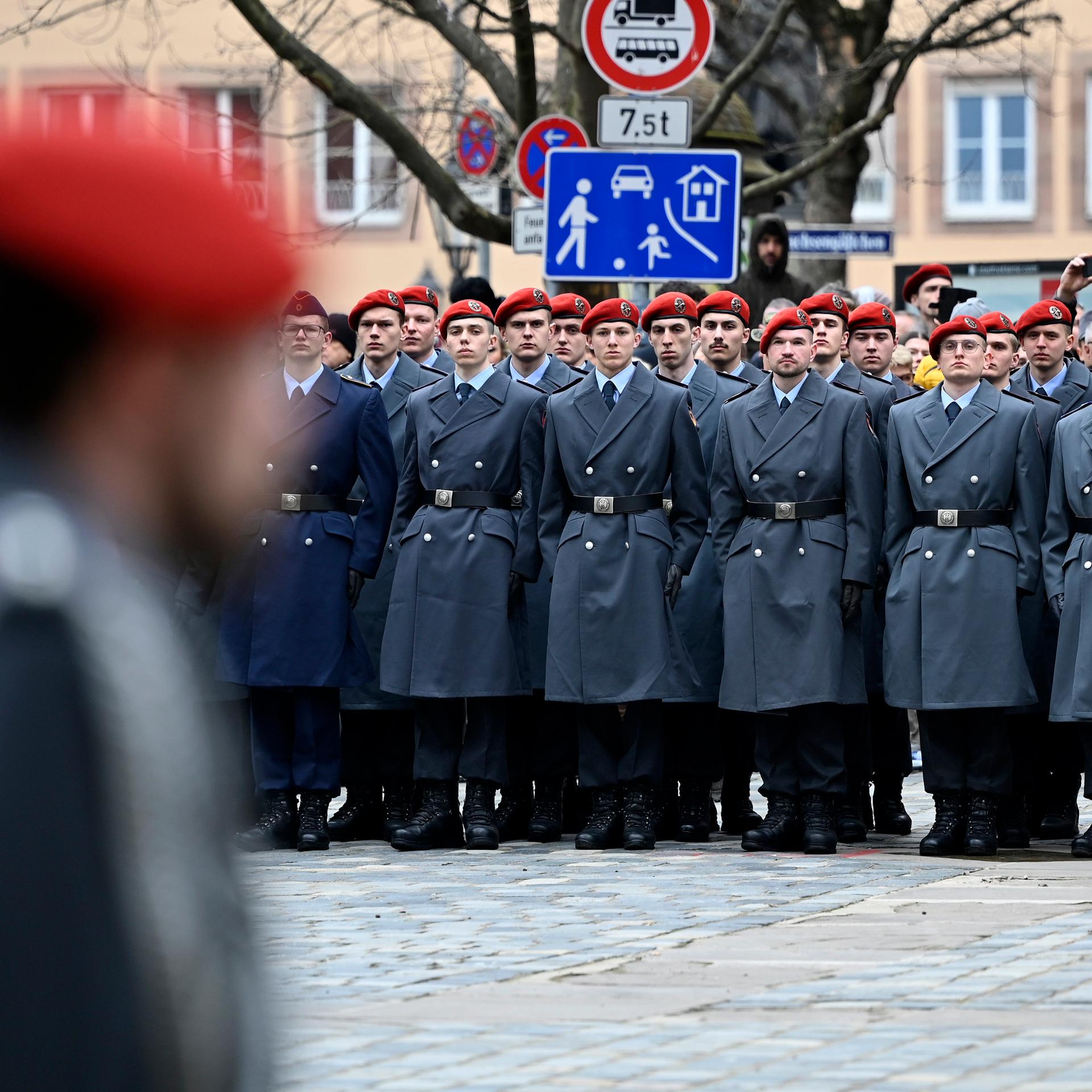 cover of episode Bundeswehr - Für Frieden, Recht und Freiheit