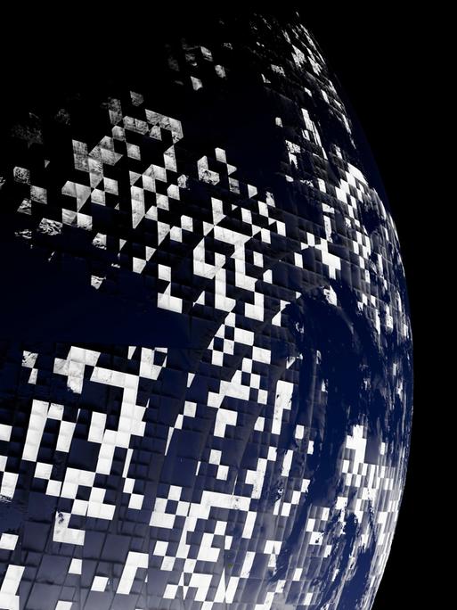 Ein abstrakter digitaler Planet mit kleinen Datenblöcken, die globale Transformation symbolisieren. 