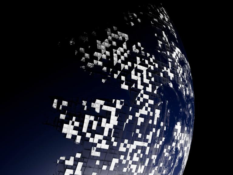 Ein abstrakter digitaler Planet mit kleinen Datenblöcken, die globale Transformation symbolisieren. 
