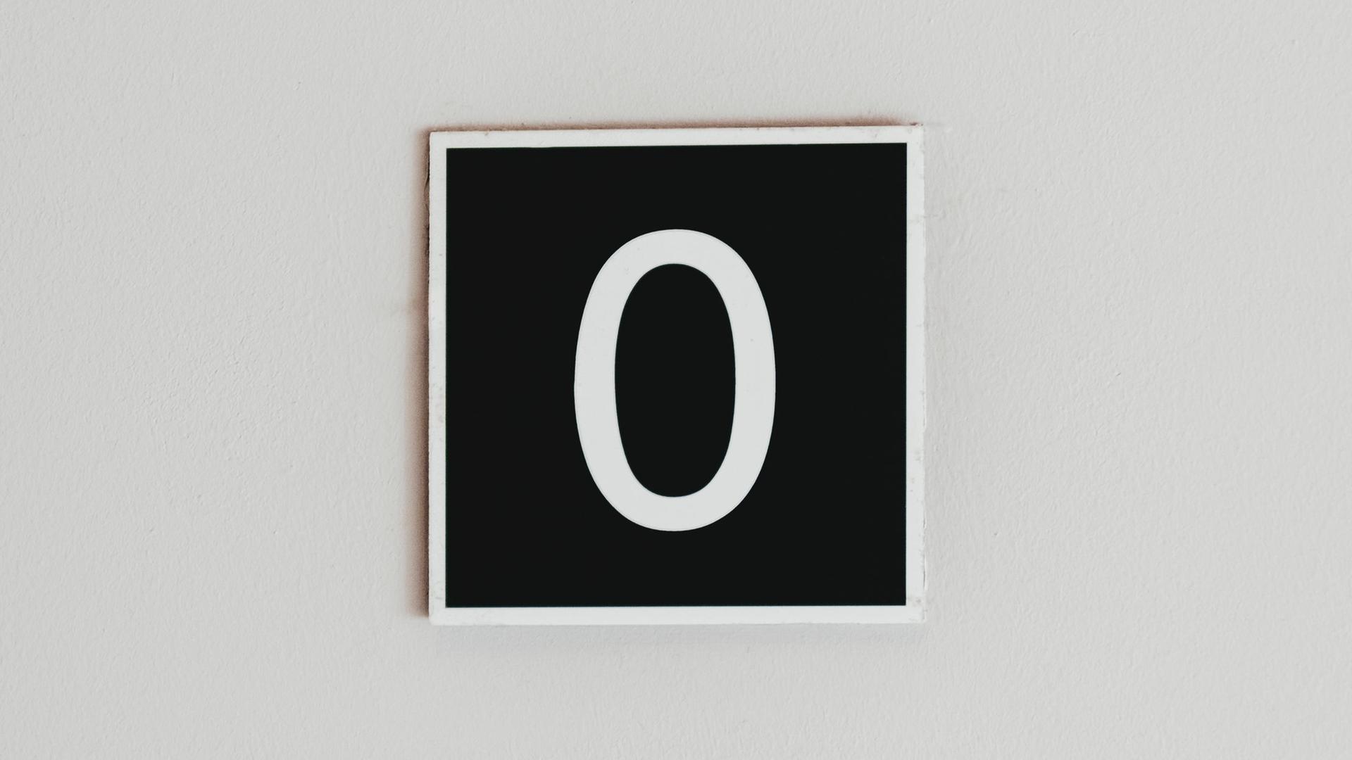 Illustration: Eine schwarze Karte mit weisser Null. Illustration: Eine schwarze Karte mit weisser Null.