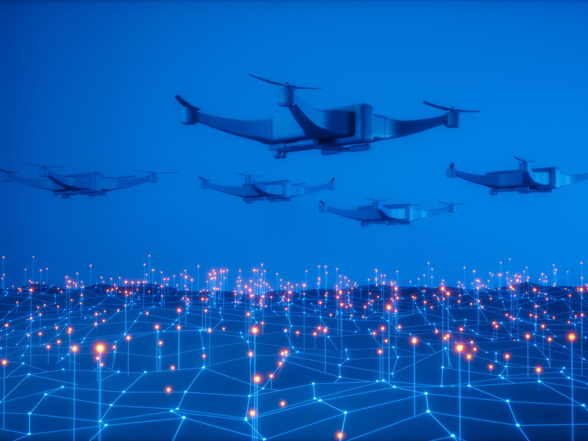 Autonomer Schwarm militärischer Drohnen, der über einem digitalen Schlachtfeldnetzwerk fliegt