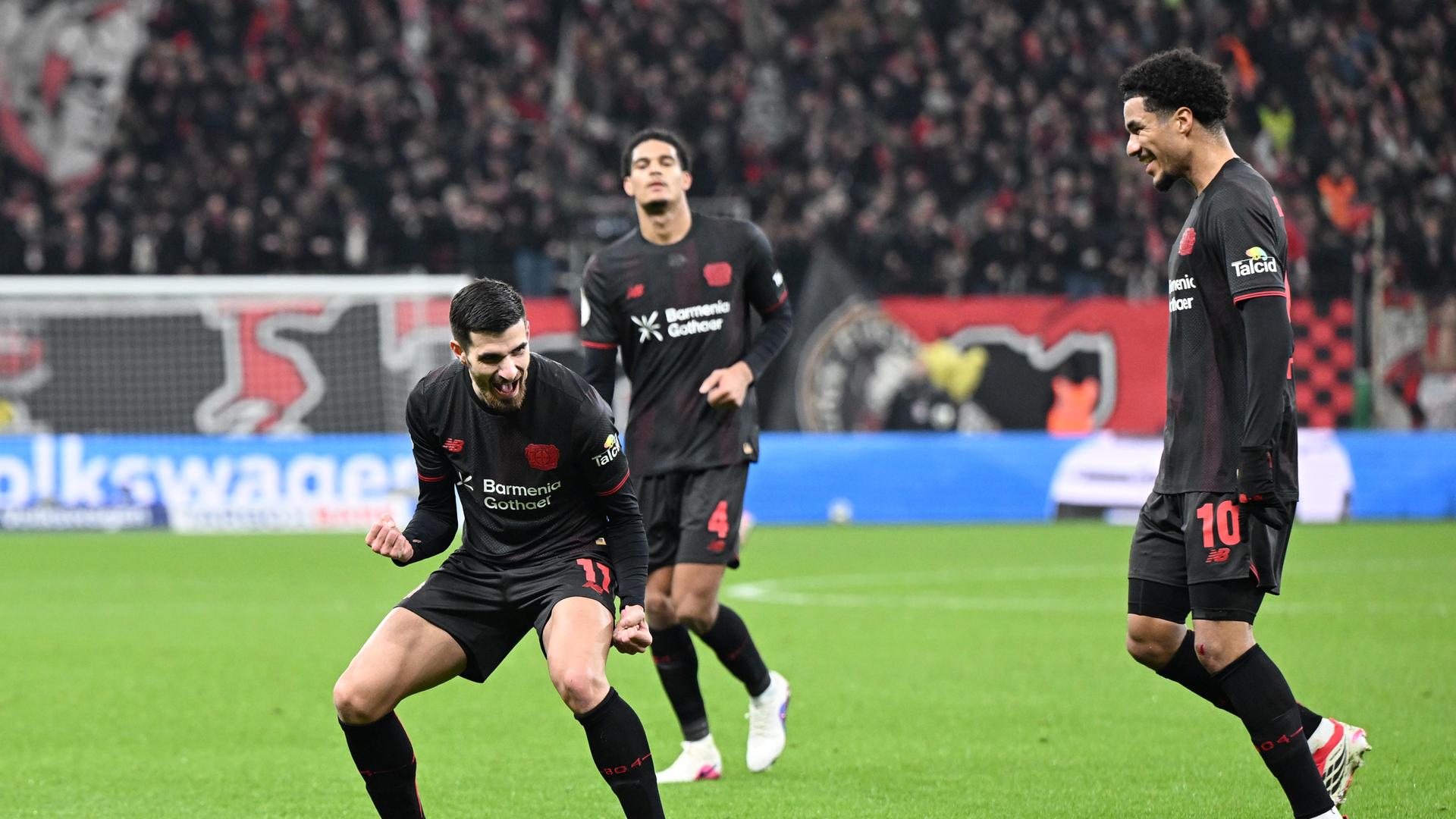 Martin Terrier von Bayer Leverkusen jubelt über sein Tor zum 1:0 im Spiel gegen Sankt Pauli 