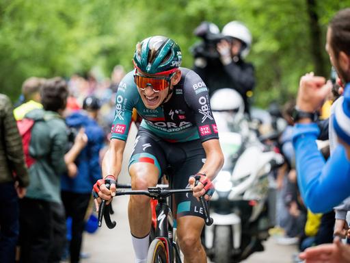 Der deutsche Radprofi Lennard Kämna (Bora-hansgrohe) bewältigt eine Etappe des Giro d'Italia 2023.