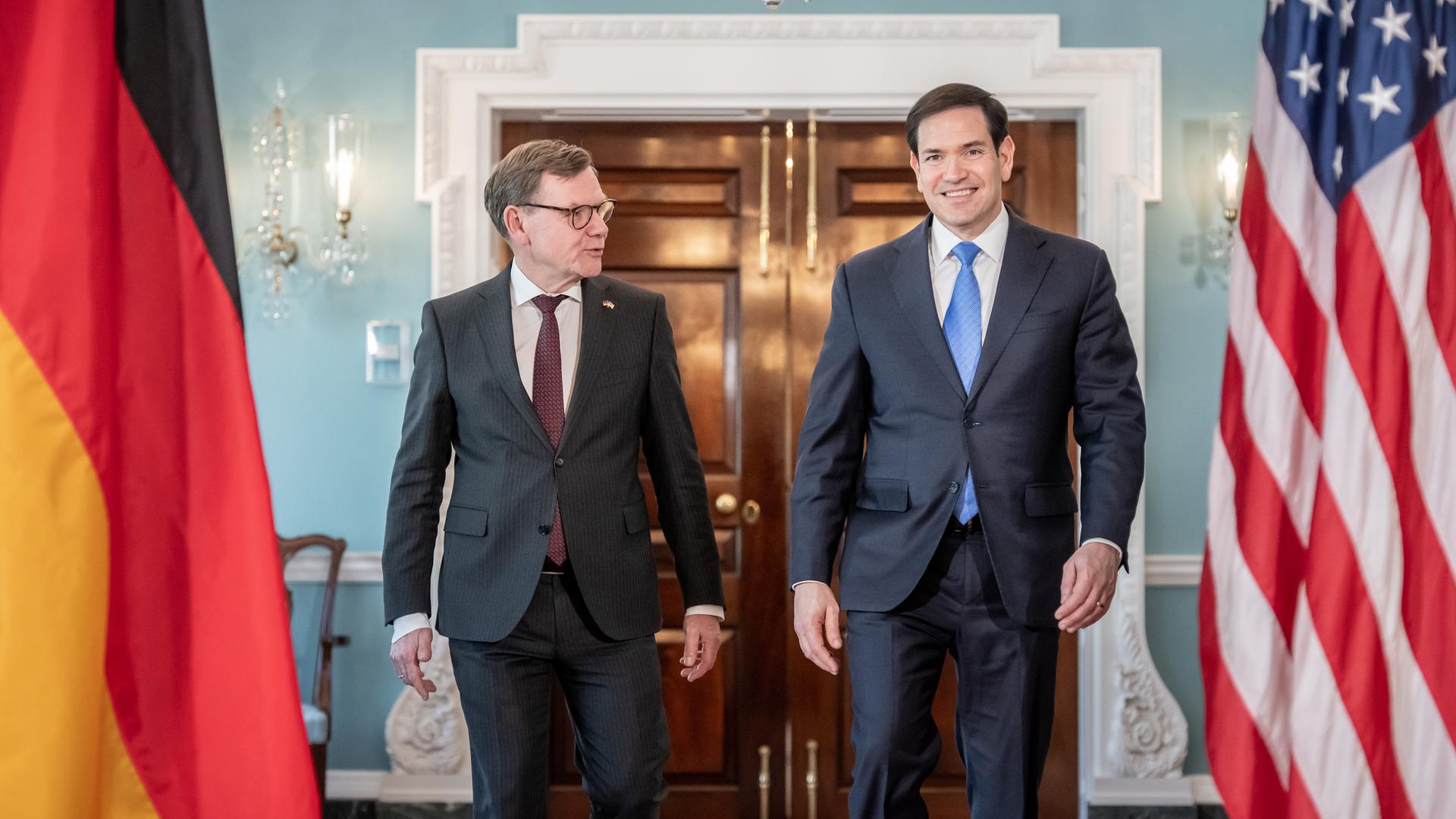 Bundesaußenminister Johann Wadephul (l, CDU), steht neben seinem Amtskollegen, US-Außenminister Marco Rubio. Bundesaußenminister Johann Wadephul (l, CDU), steht neben seinem Amtskollegen, US-Außenminister Marco Rubio.