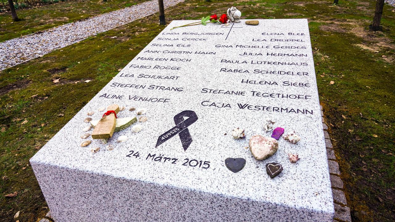 Gedenkstätte auf dem kommunalen Waldfriedhof Haltern-Sundern für die Opfer des Flugzeugabsturz in den französischen Alpen am 24. März 2015 