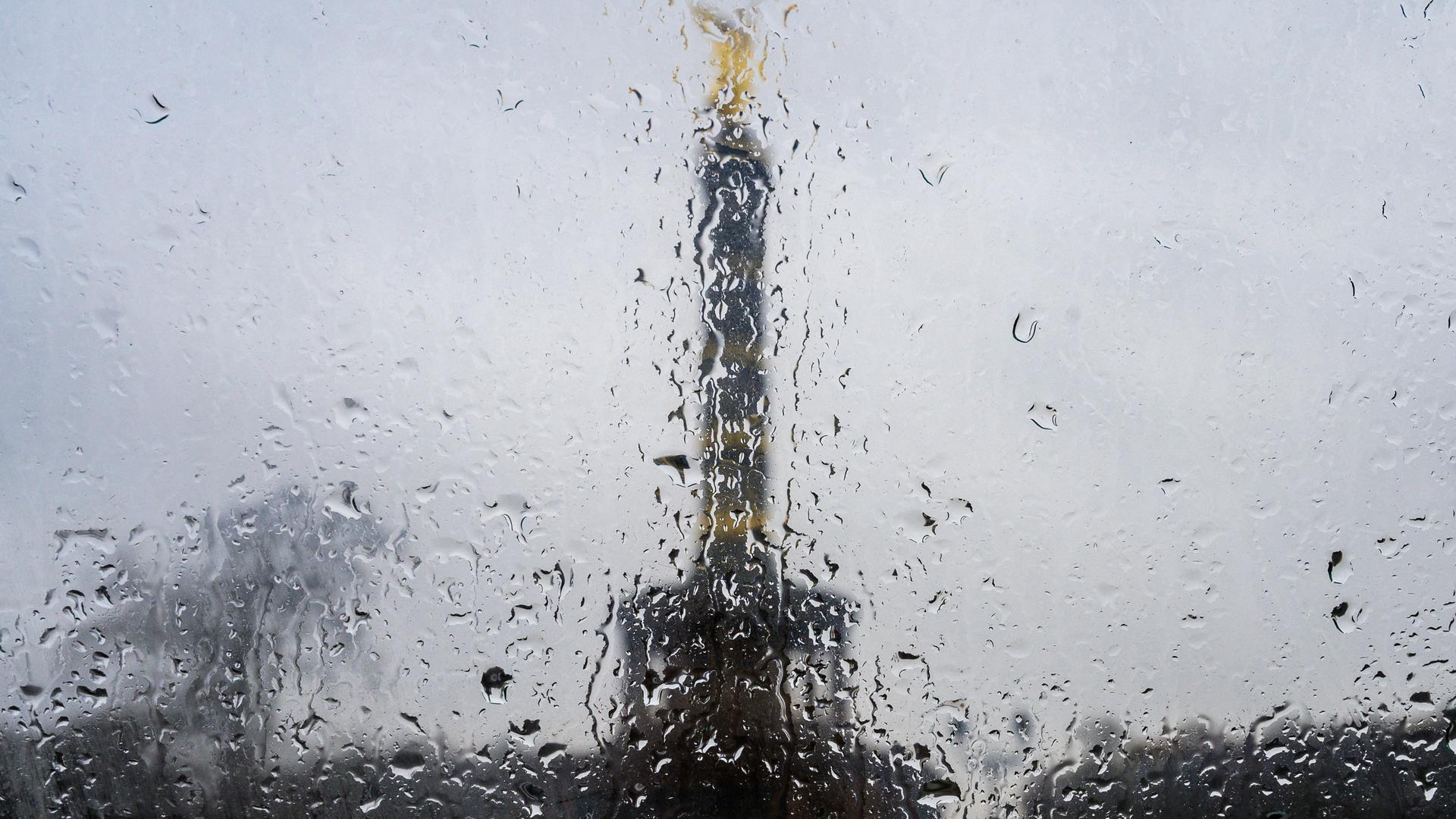 Wetter Regen von Westen nach Osten, im Norden teils klar
