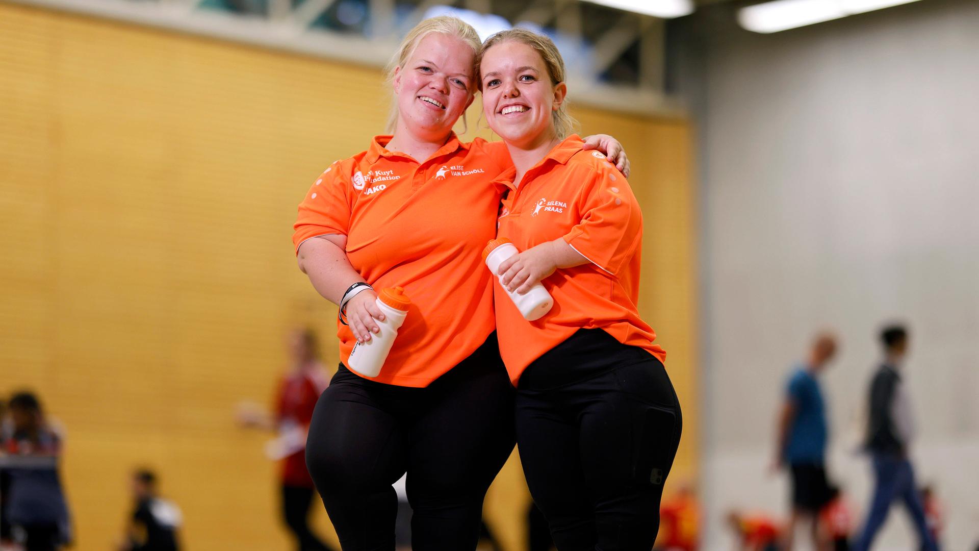 Die Niederländerinnen Elise van Schöll und Selena Praas haben im Boccia an den World Dwarf Games teilgenommen.