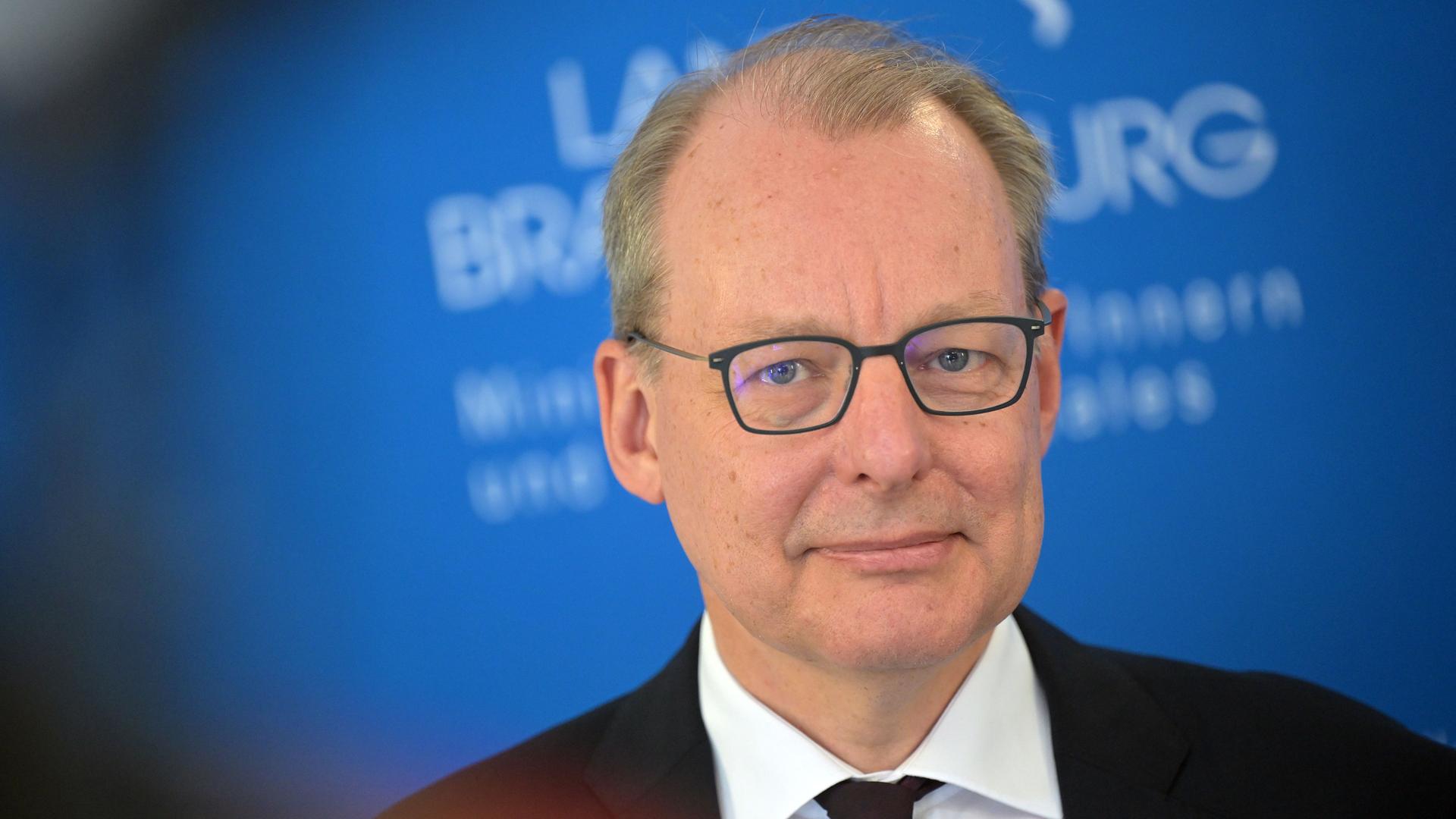 Wilfried Peters, Leiter des Verfassungsschutzes Brandenburg, bei einem Fototermin im Brandenburger Innenministerium anlässlich seines Antrittsbesuchs. 