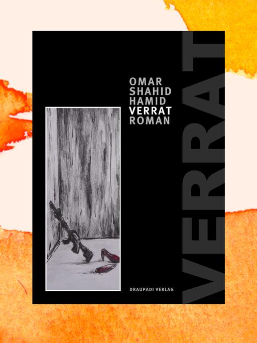 Das Cover des Romans "Verrat" zeigt ein Maschinengewehr, das an eine Wand gelehnt wurde. Daneben liegt ein Damenschuh auf dem Boden.