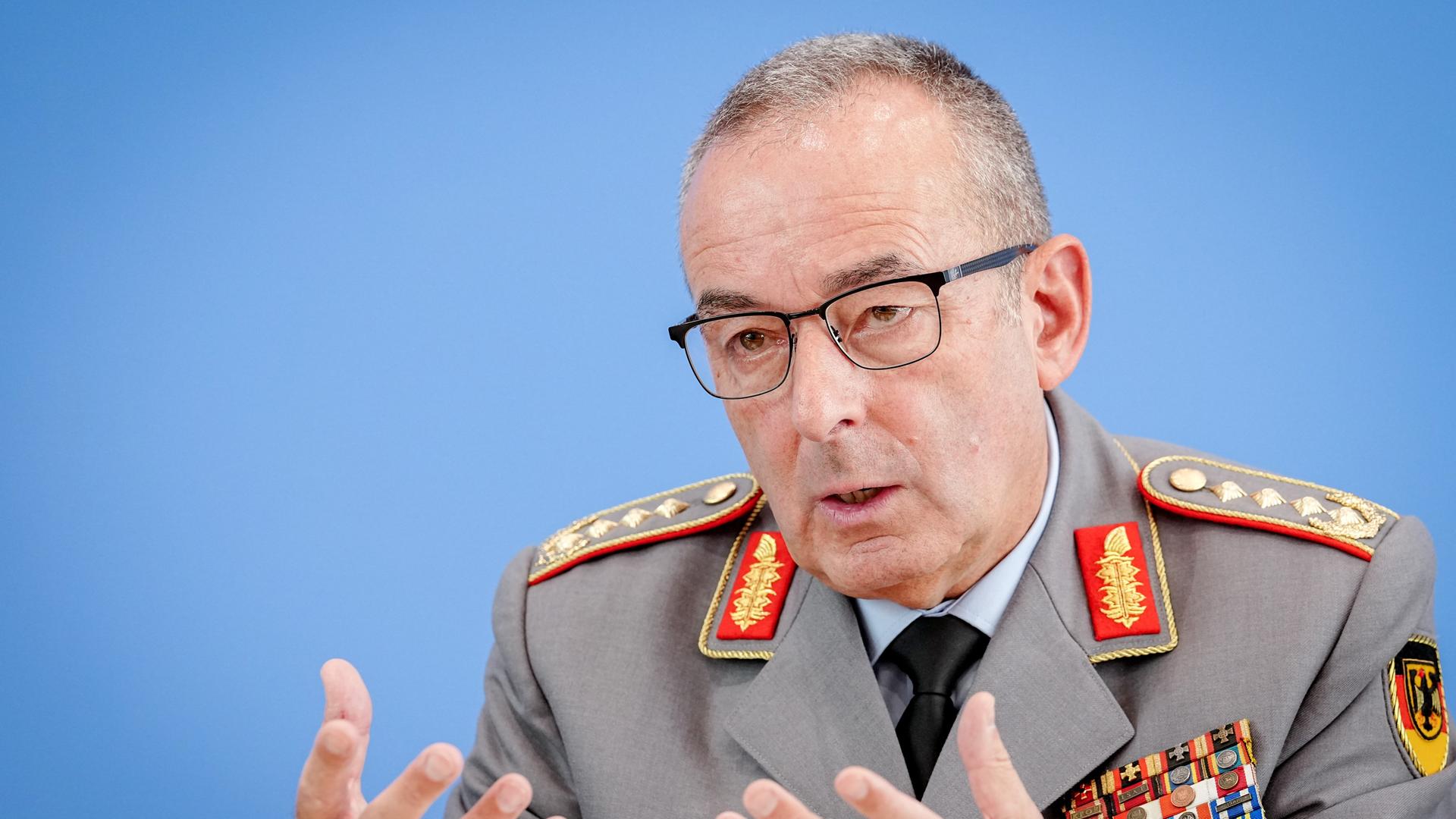 Berlin: General Carsten Breuer, Generalinspekteur der Bundeswehr, gibt eine Pressekonferenz zur Bundeswehr-Übungsserie "Quadriga 2025" unter Führung der Marine. Berlin: General Carsten Breuer, Generalinspekteur der Bundeswehr, gibt eine Pressekonferenz zur Bundeswehr-Übungsserie "Quadriga 2025" unter Führung der Marine.