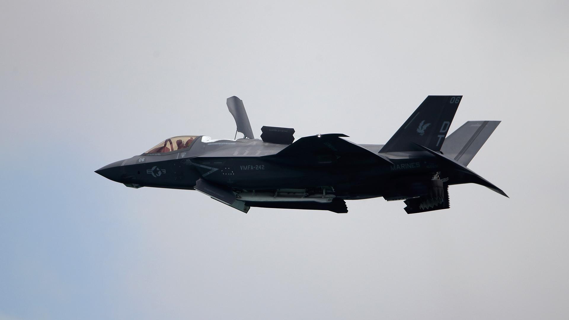 Ein Kampfjet des Typs F35 in der Luft