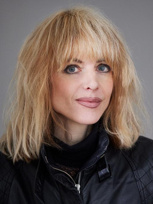 Porträt der Philosophin und KI-Beraterin Rebekka Reinhard