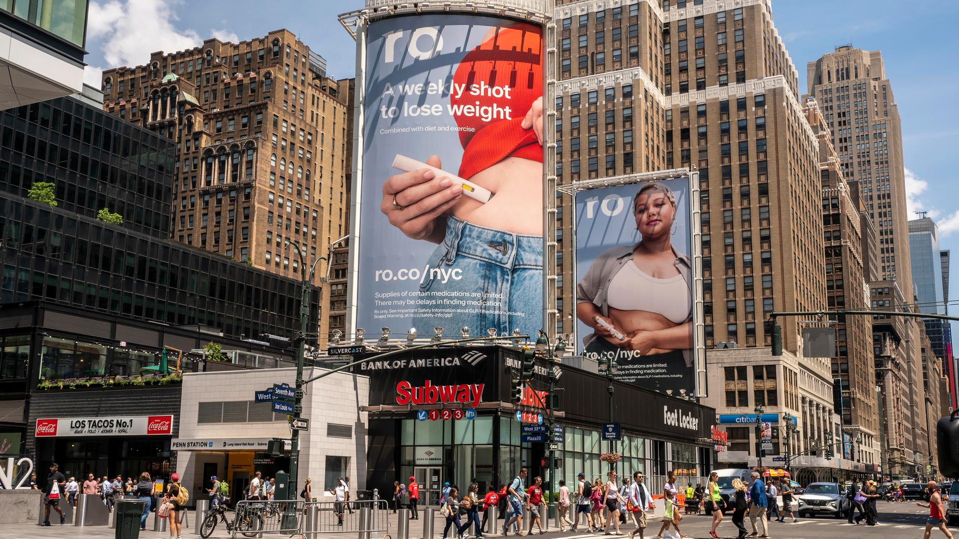 Grosse Werbung an einer Hauswand für "Wegovy" zur Gewichtsabnahme vor der Penn Station in New York, Juni 2024.