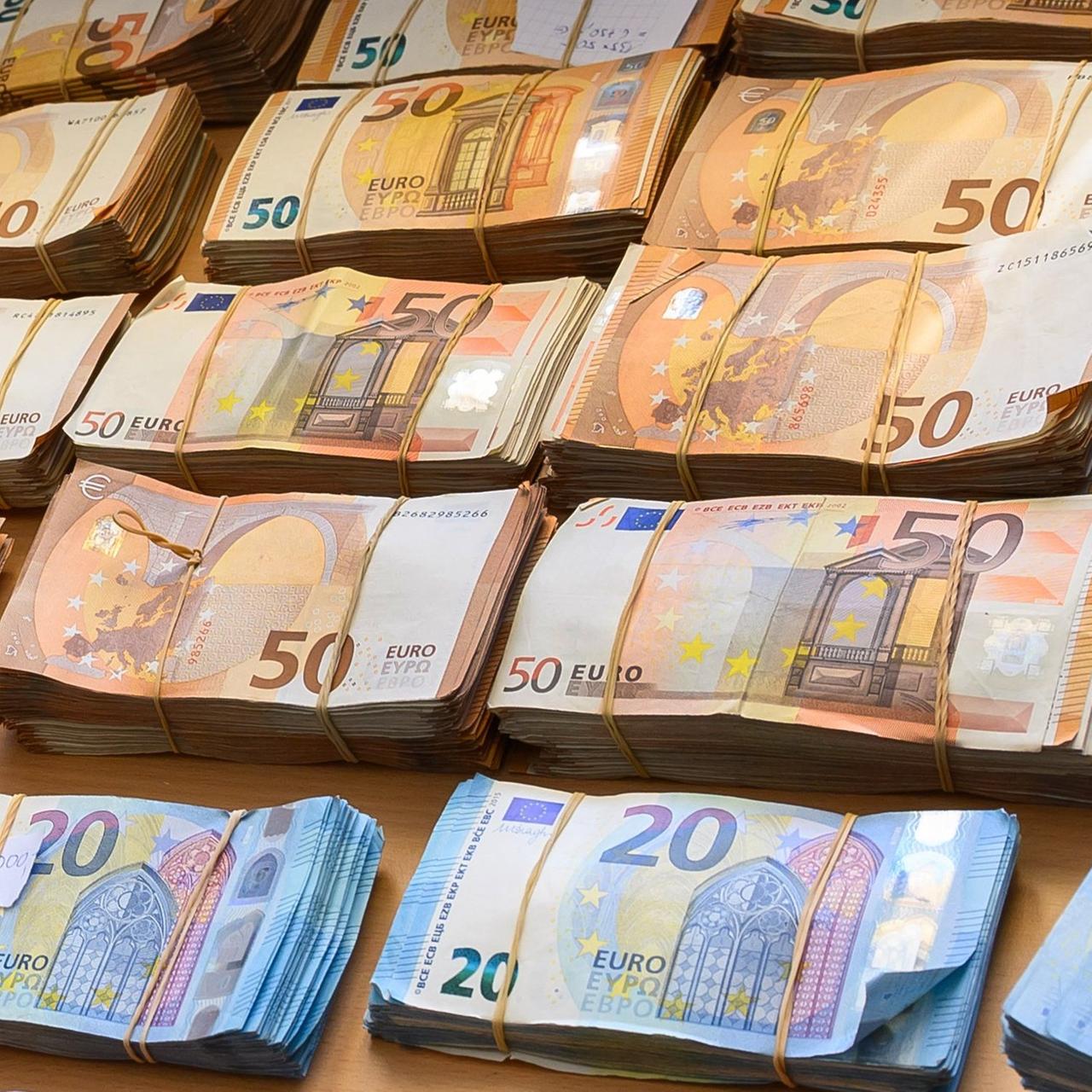 Öffentliche Finanzen - Bundesfinanzminister Klingbeil stellt Ergebnis der Steuerschätzung vor