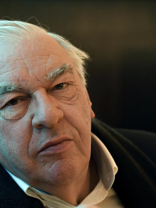 Der französische Schriftsteller Didier Decoin. Hier ein Bild von 2020.
      