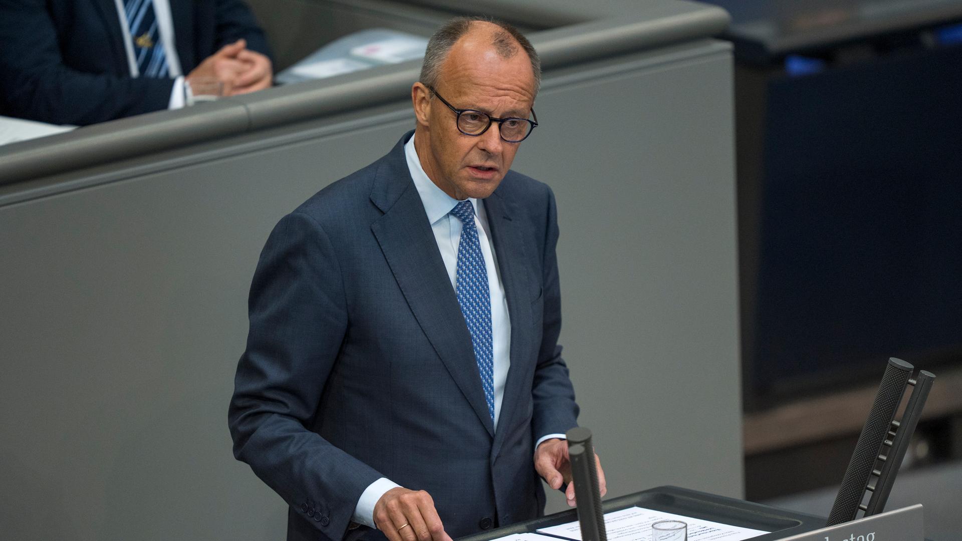 Bundeskanzler Friedrich Merz (CDU) spricht im Plenarsaal. Bundeskanzler Friedrich Merz (CDU) spricht im Plenarsaal.