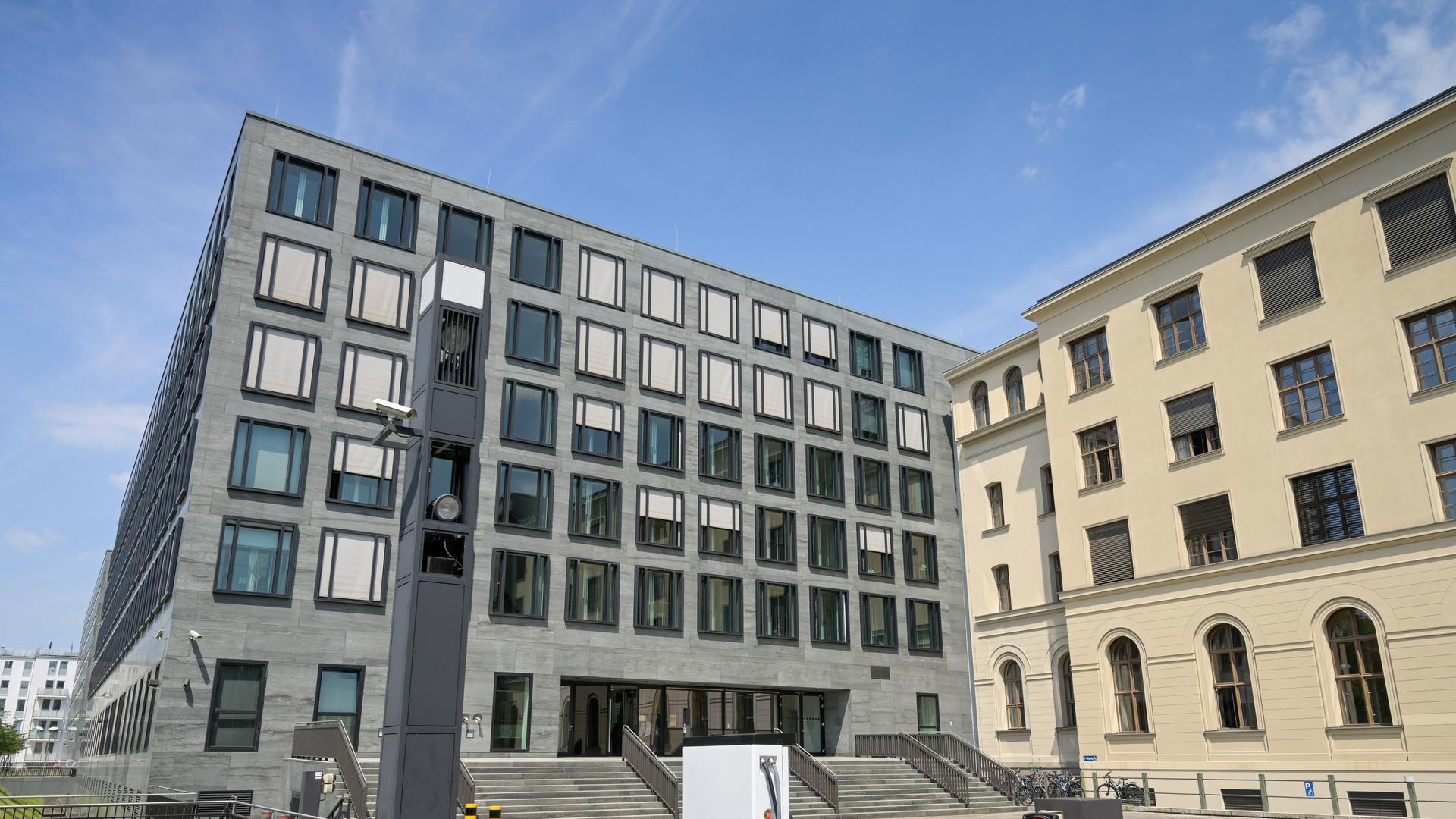 Zu sehen ist vor allem der Neubauteil des Bundesministeriums für Digitales und Verkehr. Zu sehen ist vor allem der Neubauteil des Bundesministeriums für Digitales und Verkehr.