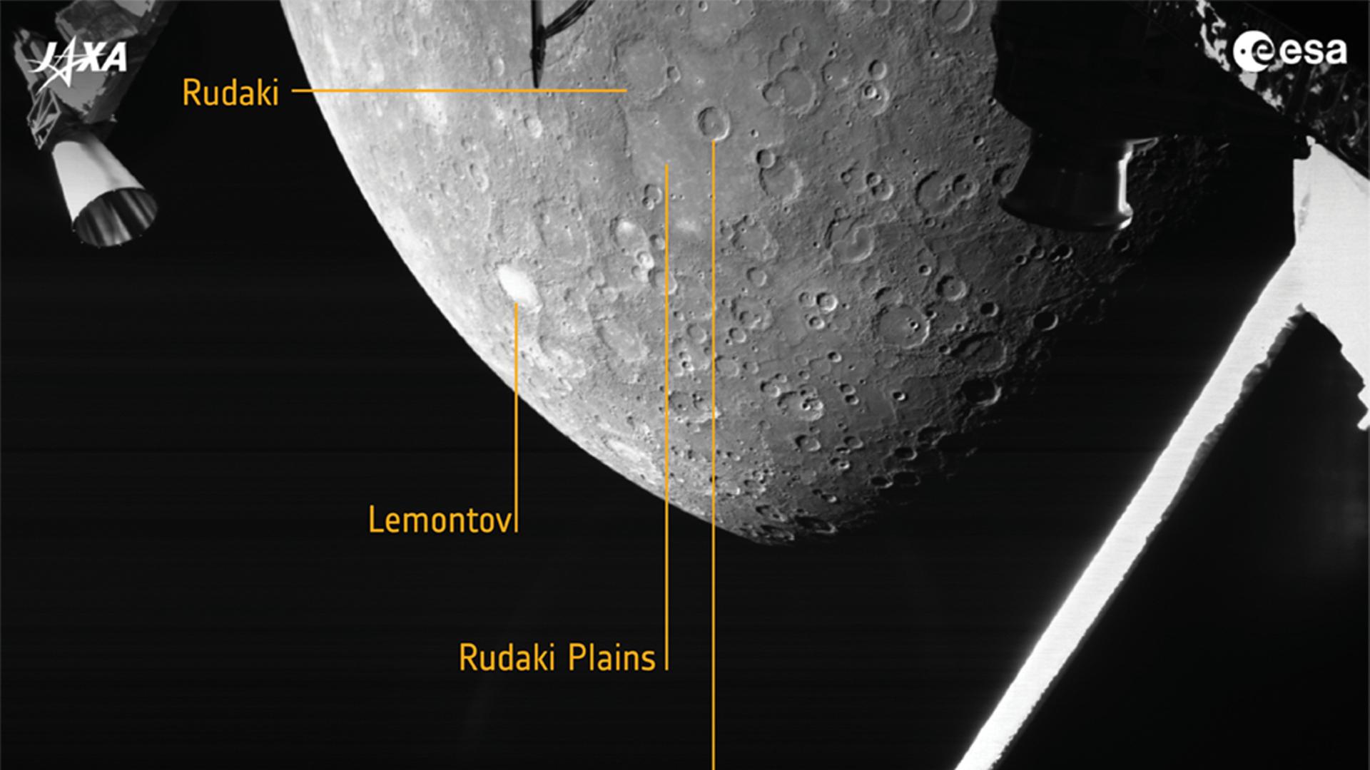 Der Raumsonde BepiColombo gelang diese Aufnahme beim Blick zurück zum Merkur am 1. Oktober 2021 aus 2418 Kilometern Abstand.