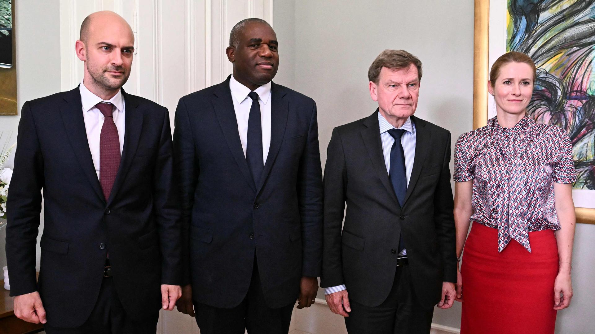 Bundesaußenminister Wadephul (3.v.li) zusammen mit seinen Kollegen aus Frankreich und Großbritannien, Barrot und Lamy, sowie der EU-Außenbeauftragten Kallas in Genf. Bundesaußenminister Wadephul (3.v.li) zusammen mit seinen Kollegen aus Frankreich und Großbritannien, Barrot und Lamy, sowie der EU-Außenbeauftragten Kallas in Genf.