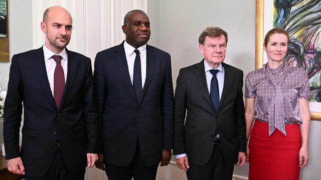 Bundesaußenminister Wadephul (3.v.li) zusammen mit seinen Kollegen aus Frankreich und Großbritannien, Barrot und Lamy, sowie der EU-Außenbeauftragten Kallas in Genf. 