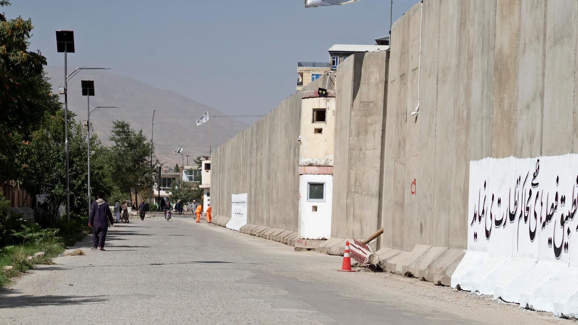 Die Straße in Kabul, in der ein Mitglied der Terrororganisation IS eine Sprengstoffweste gezündet haben soll. 