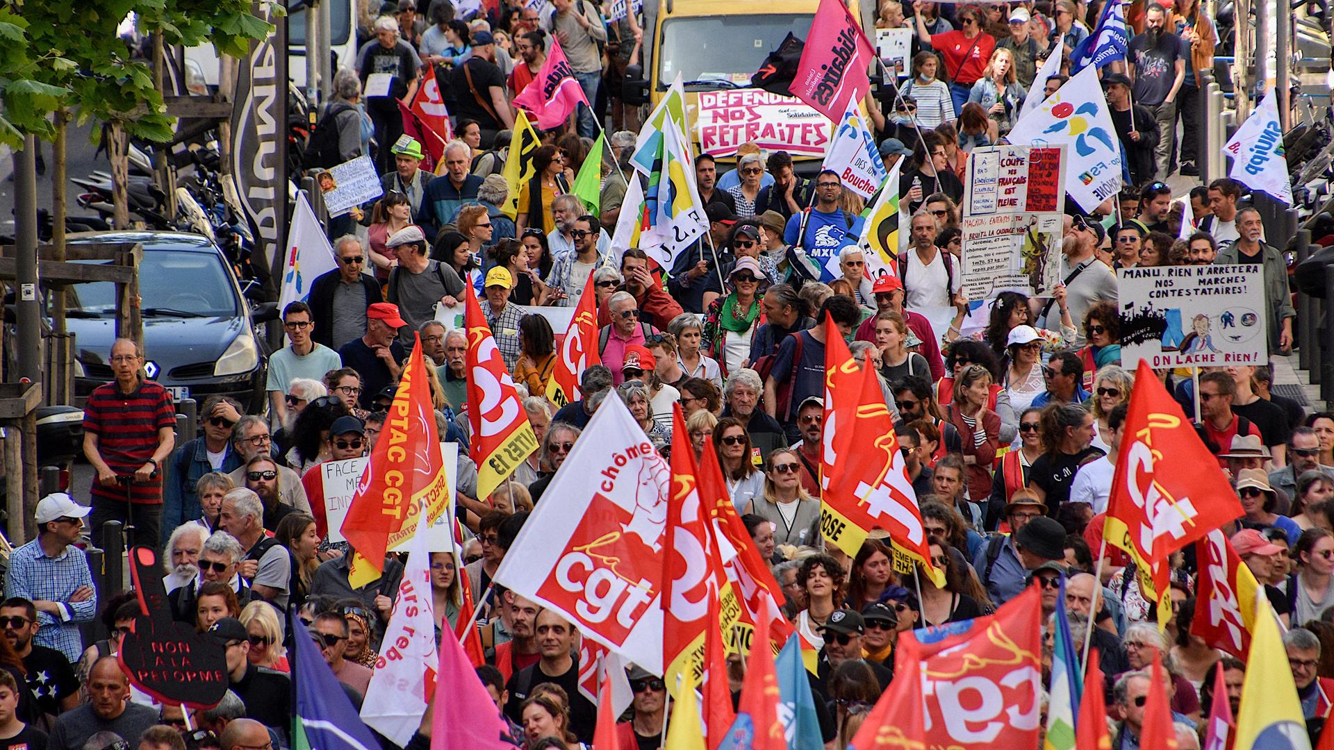 Demonstrierende in Marseille bei einem Protest gegen die französische Rentenreform.