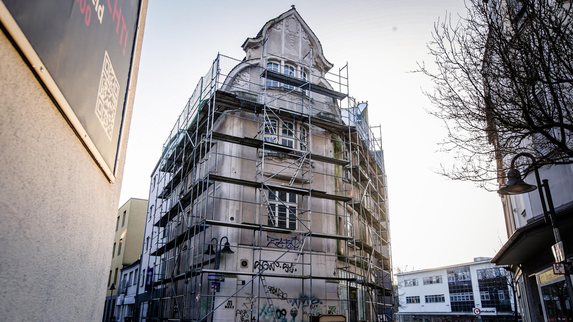 Ansichten zweier Schrottimmobilien in der Wattenscheider Innenstadt in Bochum am Freitag 19. Januar 2024. 